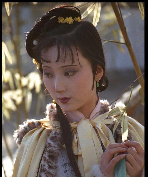 清高孤傲之花（独立于世俗尘嚣，高傲而不可亵渎）