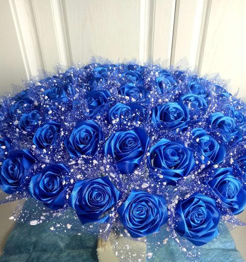 蓝色玫瑰的花语与象征（揭示蓝色玫瑰独特之美）