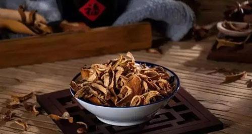 陈皮泡水喝的好处及注意事项（如何正确饮用陈皮水）