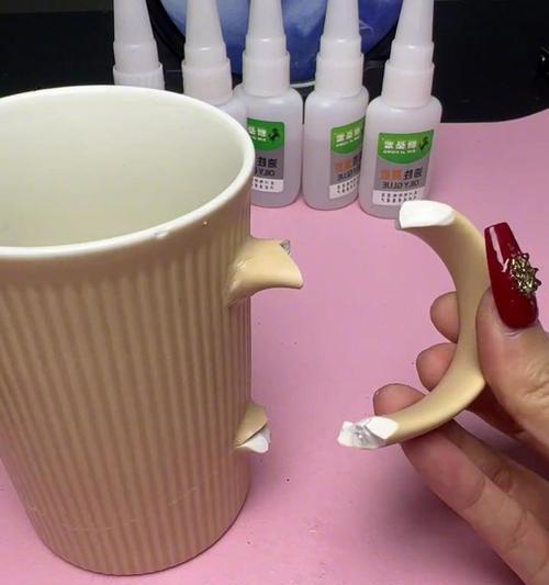 哪种胶水最适合粘合花盆底座？粘合后的持久性如何？