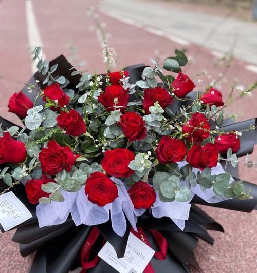 红玫瑰花代表什么？如何正确理解红玫瑰的花语含义？