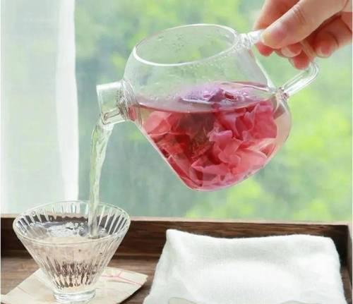 玫瑰花茶与蜂蜜一起泡水喝吗可以吗