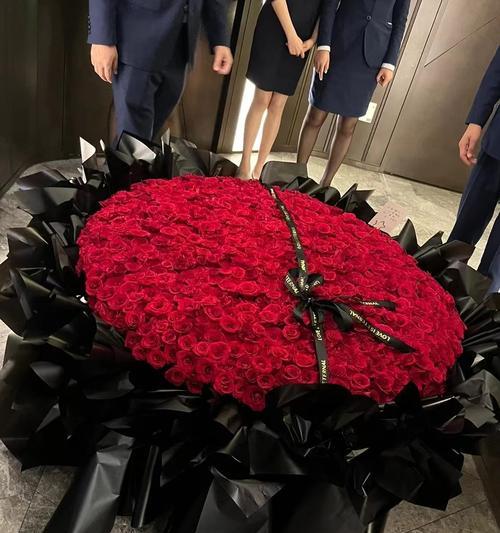 728朵玫瑰花代表什么？送花时应如何搭配图片？