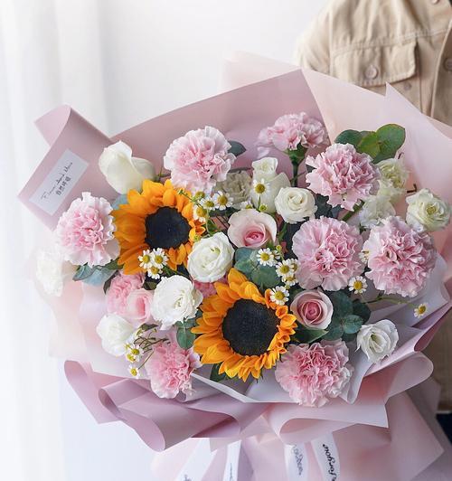 向日葵黄玫瑰康乃馨花束的含义是什么？这种花束代表什么情感？