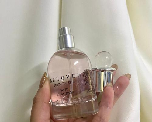 “不是栀子花而是玫瑰花”这句话有何深意？它在表达什么？