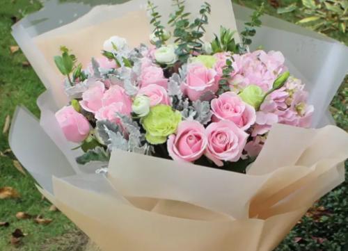 技师送玫瑰花好吗？女生应该选择送什么花？