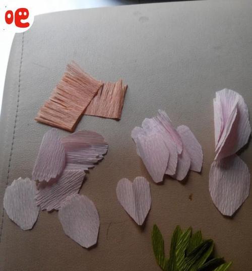 如何制作牡丹花的塑料叶子？