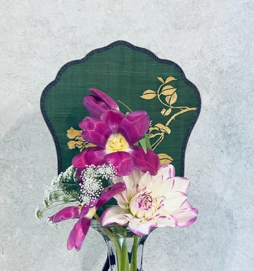东山公园郁金香的花语是什么？它传递了怎样的情感？
