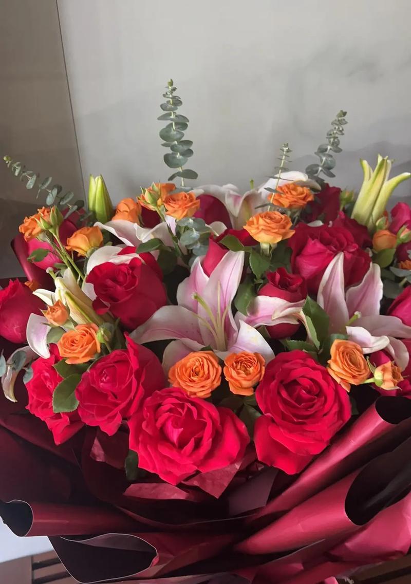 金婚纪念日应该送什么颜色的玫瑰花？代表了什么？
