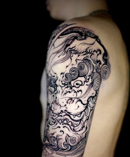 唐狮牡丹花臂代表什么？其背后的文化含义是什么？