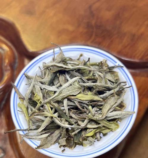 年份白茶的花语有何特别之处？适合什么场合品鉴？