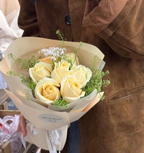 小花束的花语通常表达什么？