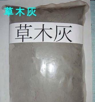 草木灰在植物养护中的作用是什么？