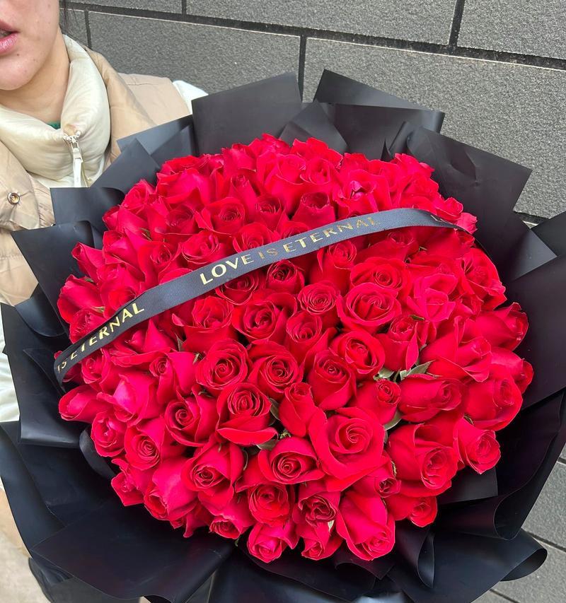 玫瑰手工花的花语是什么？它传达了怎样的情感？