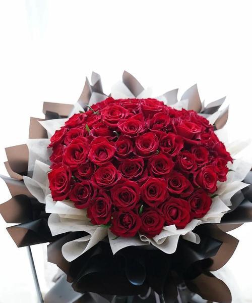 33朵红玫瑰代表什么花语？33朵红玫瑰的心愿是什么？