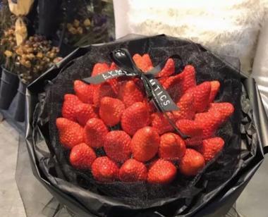 草莓的花语gl代表什么？