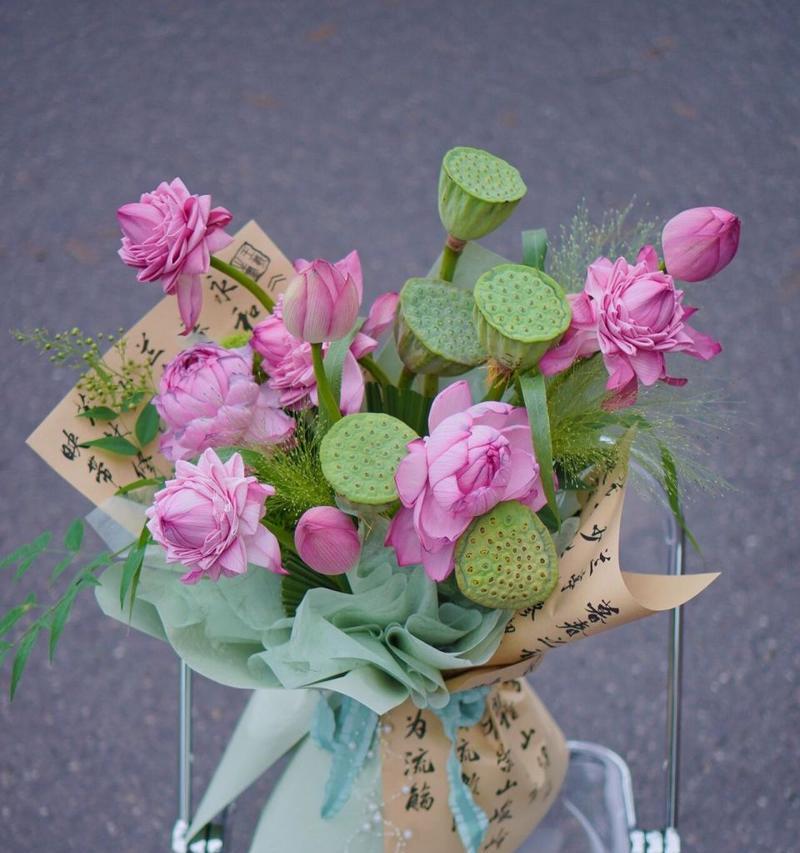 荷花花花语寓意是什么？荷花花代表了什么？